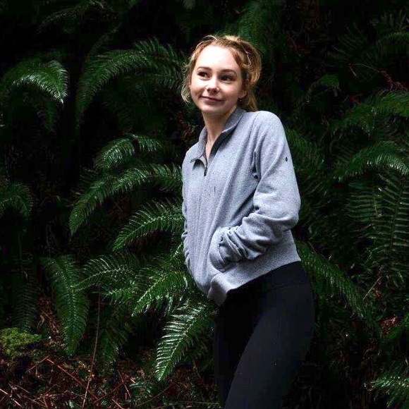 cropped half zip grey hoodie - Picture 4 of 5